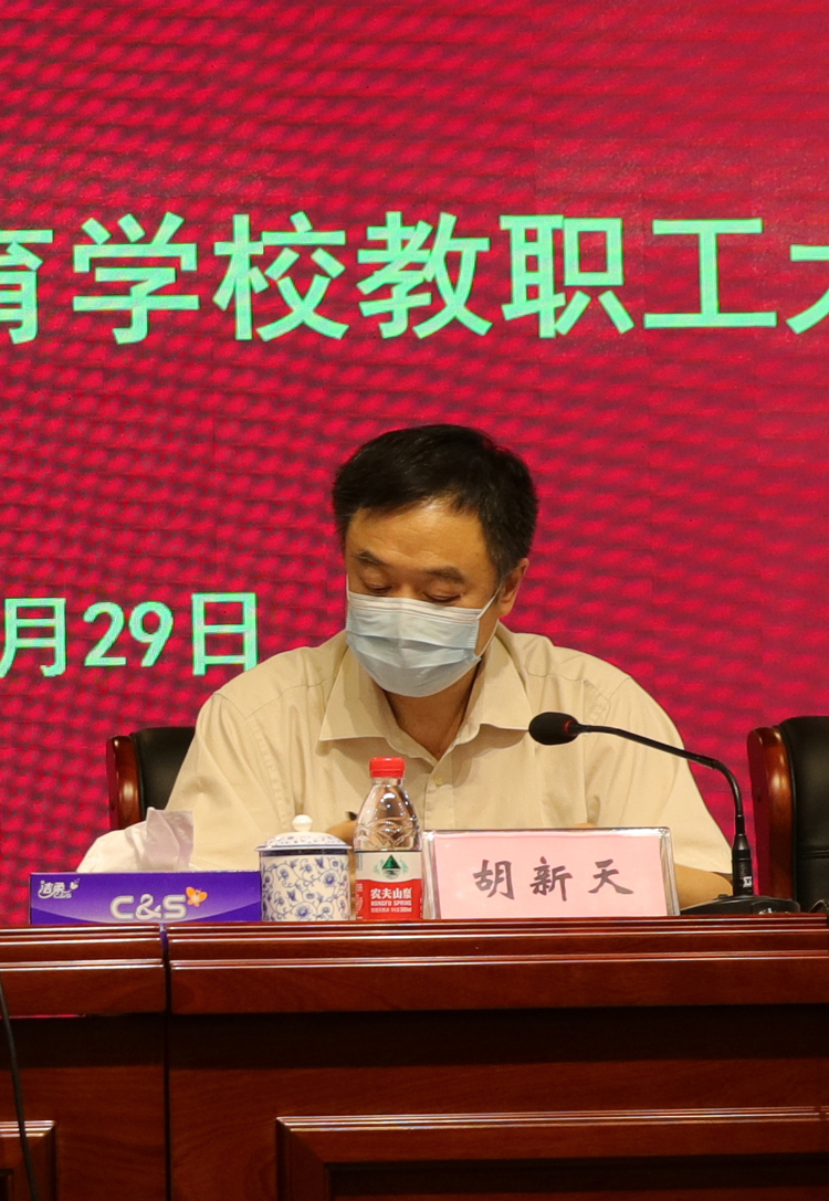 局党组成员,副局长许建领,深圳市教育局机关党委(人事处)处长胡新天