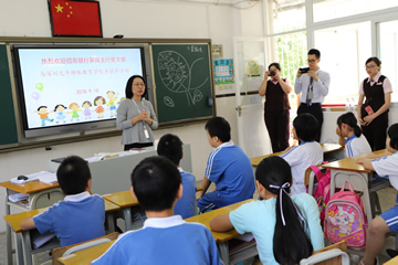 招商银行笋岗支行党支部来深圳元平特殊教育学校开展手拉手活动